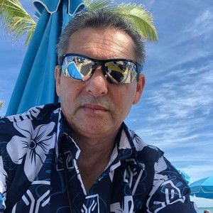 Meet your Posher, Efren